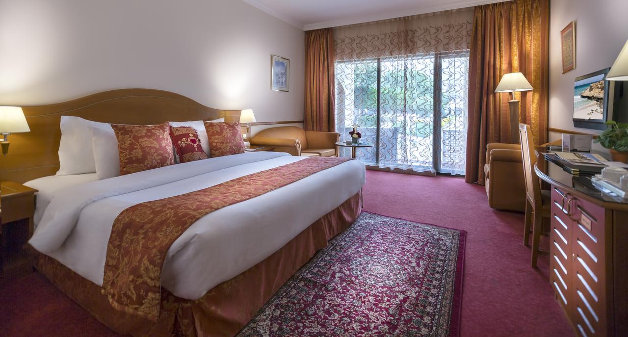 Golden Tulip 4*